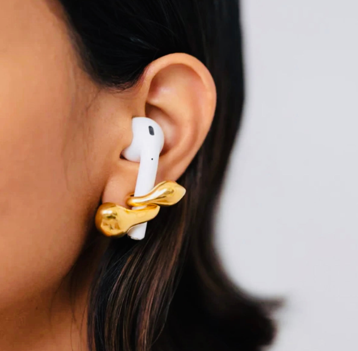 AEQEA GOLD SWIRLY MISMATCHED HOOPS