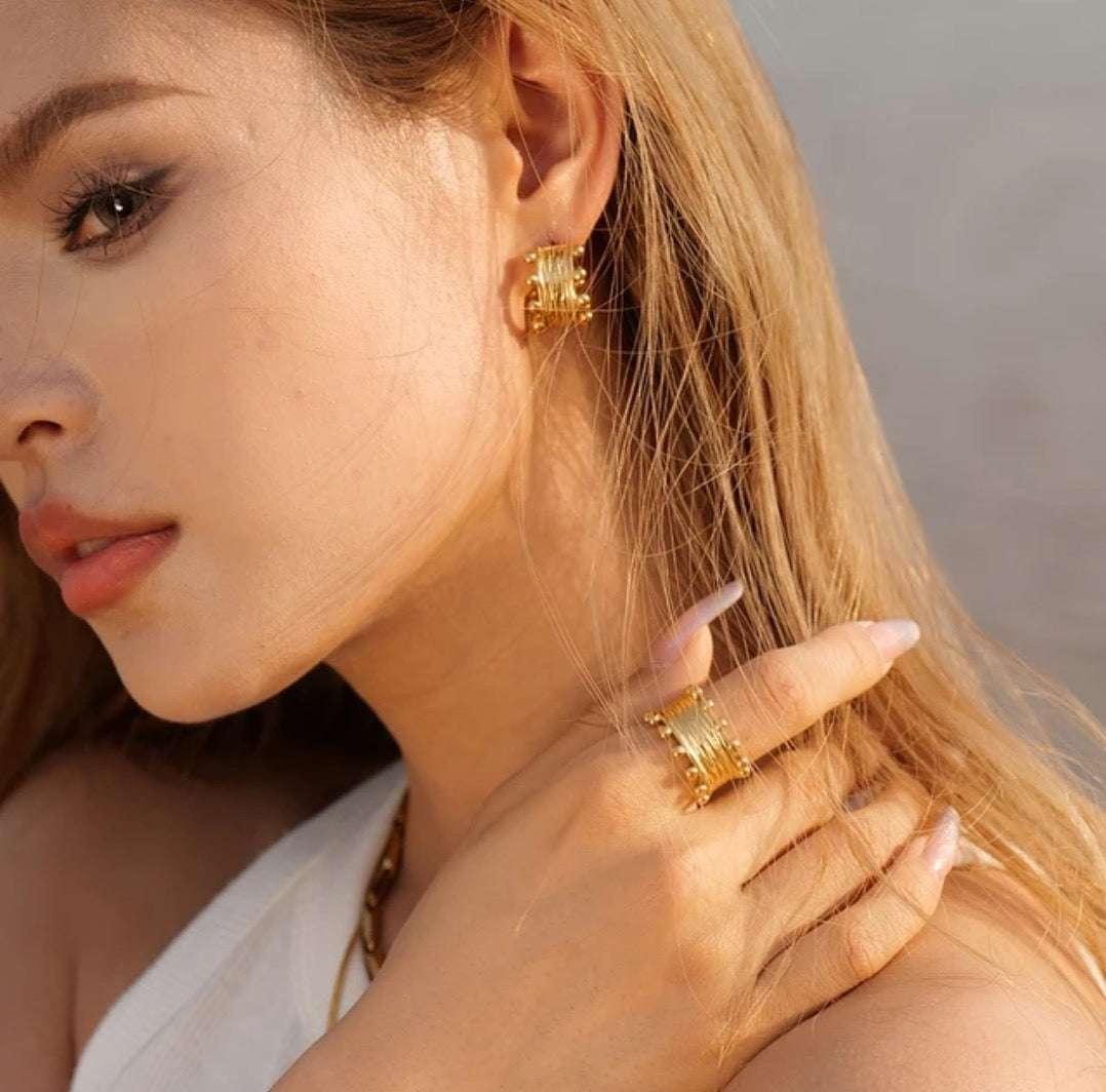 GOLDEN CROWN RING - AEQEA