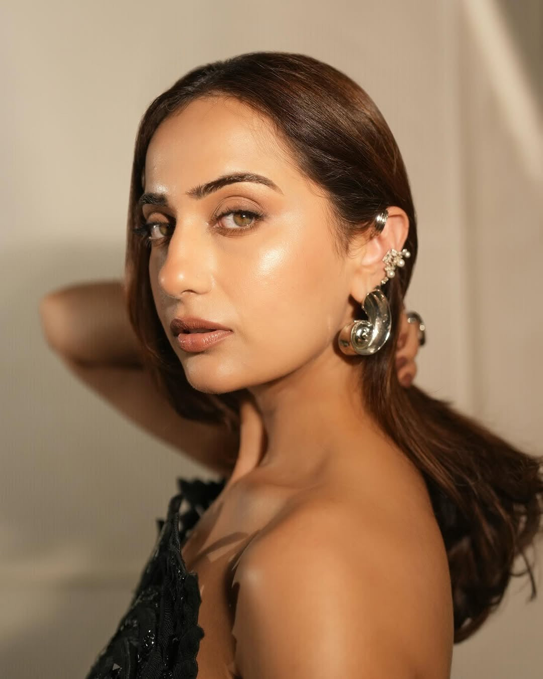 KUSHA KAPILA - SILVER OCEAN SWIRL EARRINGS