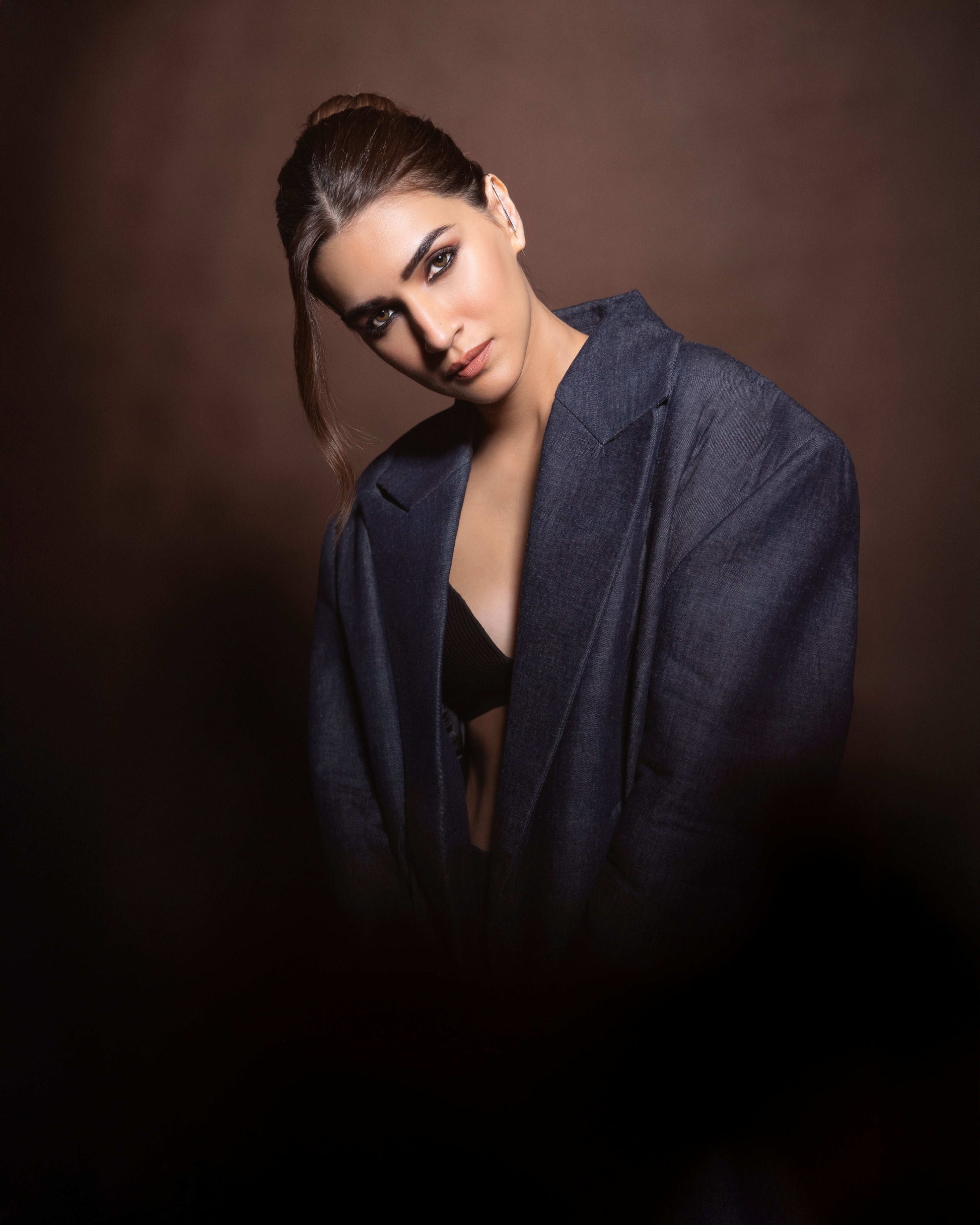 KRITI SANON WEARING SLEEK ZIRCORNIA EARCUFF BY AEQEA