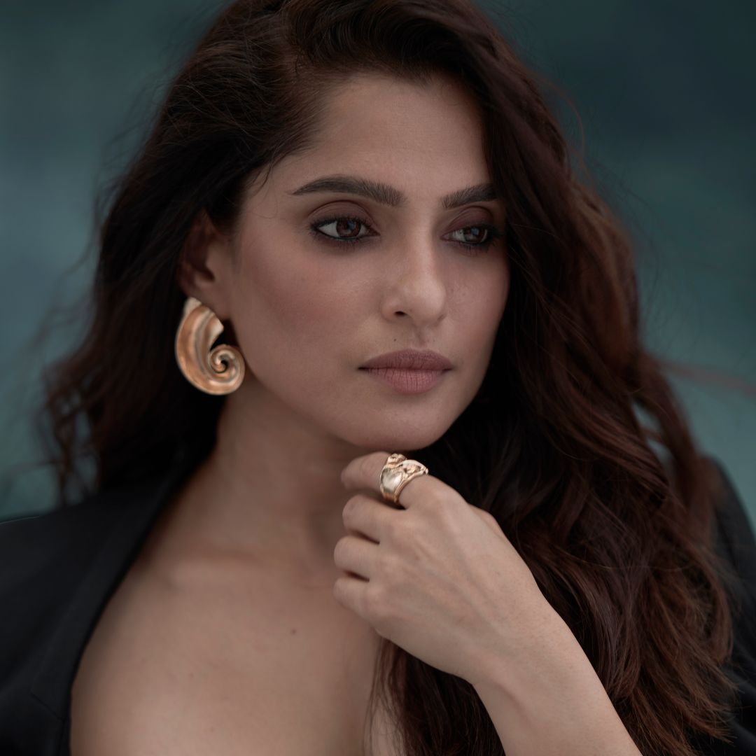 PRIYA BAPAT - AEQEA